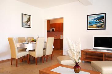 Apartamentos con piscina adecuados para familias con niños Kampor, Rab - 3213