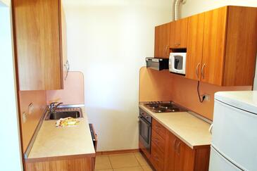Apartmaji z bazenom za družine z otroci Kampor, Rab - 3213