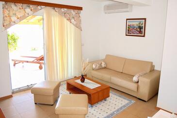 Apartmaji z bazenom za družine z otroci Kampor, Rab - 3213