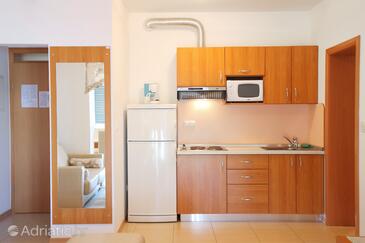 Apartmani s bazenom pogodni za obitelji s djecom Kampor, Rab - 3213