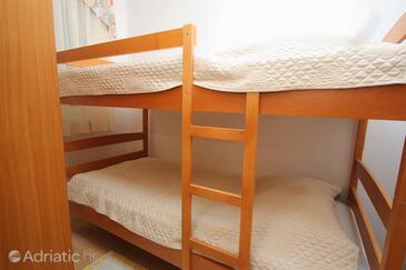 Apartmaji z bazenom za družine z otroci Kampor, Rab - 3213