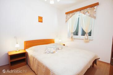 Apartmani s bazenom pogodni za obitelji s djecom Kampor, Rab - 3213