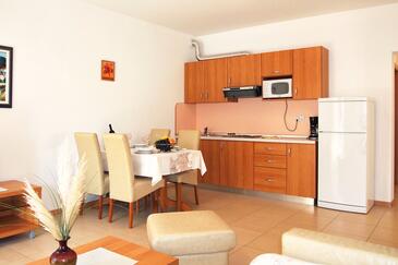 Appartements avec piscine pour les familles avec enfants Kampor, Rab - 3213