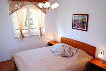 Apartmaji z bazenom za družine z otroci Kampor, Rab - 3213