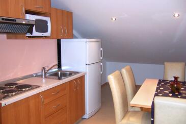 Apartmaji z bazenom za družine z otroci Kampor, Rab - 3213