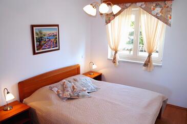 Apartmaji z bazenom za družine z otroci Kampor, Rab - 3213