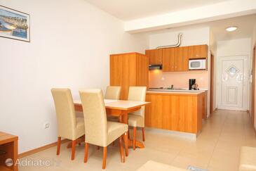 Apartamentos con piscina adecuados para familias con niños Kampor, Rab - 3214