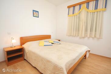 Family-friendly apartments with swimming pool Kampor, Rab - 3214