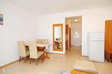 Appartamenti con piscina per famiglie Kampor, Arbe - Rab - 3214