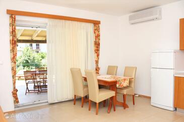 Family-friendly apartments with swimming pool Banjol, Rab - 3215