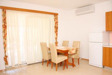 Family-friendly apartments with swimming pool Banjol, Rab - 3215