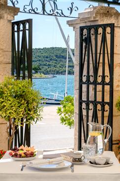 Rooms Tisno, North Dalmatia