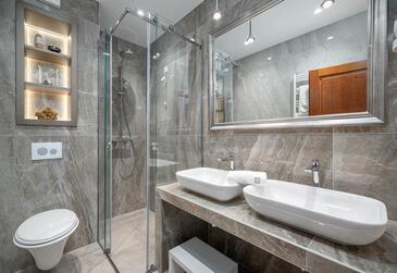 Rooms Tisno, North Dalmatia