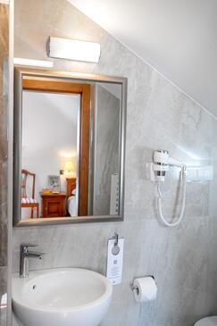 Rooms Tisno, North Dalmatia