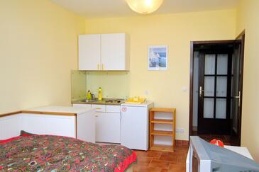 Jadranovo, Kuchyně v ubytování typu studio-apartment, WiFi.