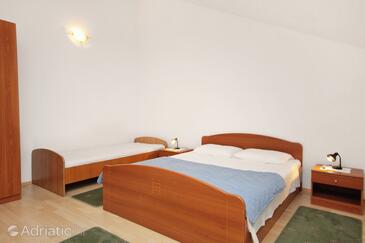 Apartmani uz more Postira, Brač - 3244