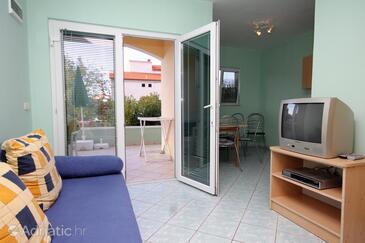 Apartmaji z bazenom za družine z otroci Zaton, Zadar - 3247