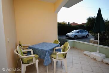 Apartmaji z bazenom za družine z otroci Zaton, Zadar - 3247