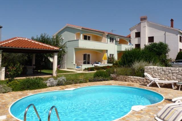 Apartmaji z bazenom za družine z otroci Zaton, Zadar - 3247