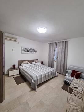 Obiteljski apartmani uz more Neviđane, Pašman - 325