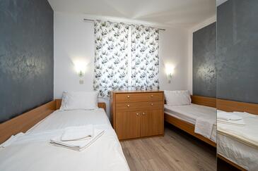 Apartments by the sea Petrčane, Zadar - 3274