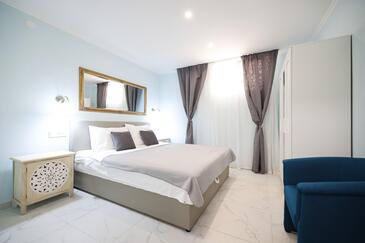 Apartments by the sea Petrčane, Zadar - 3275