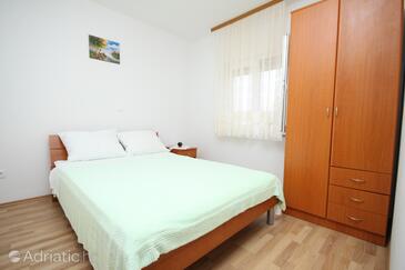 Apartments with parking space Petrčane, Zadar - 3300