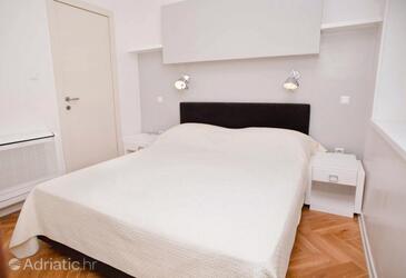 Apartments by the sea Split - 3308