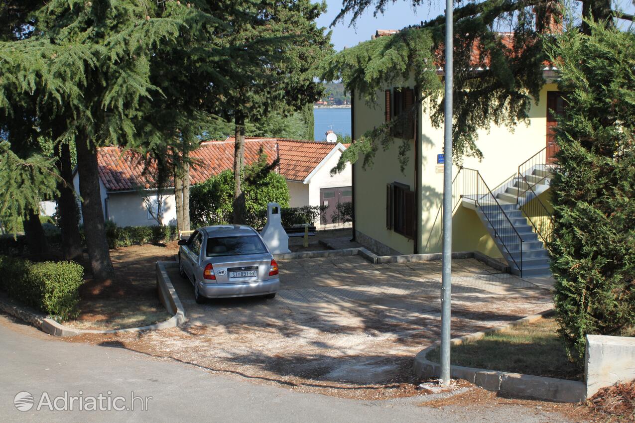 Parkplatz - Ferienwohnungen am Meer Dajla, Novigrad