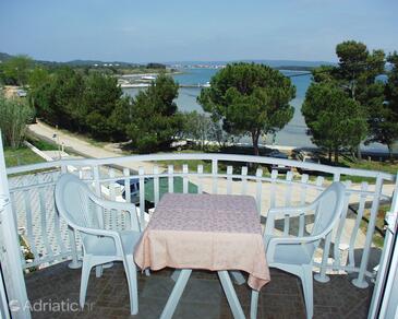 Apartmaji z bazenom za družine z otroci Kraj, Pašman - 334