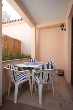 Apartments with terrace Novigrad, Istria