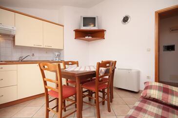 Apartments with terrace Novigrad, Istria