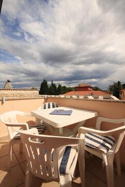Apartments with terrace Novigrad, Istria