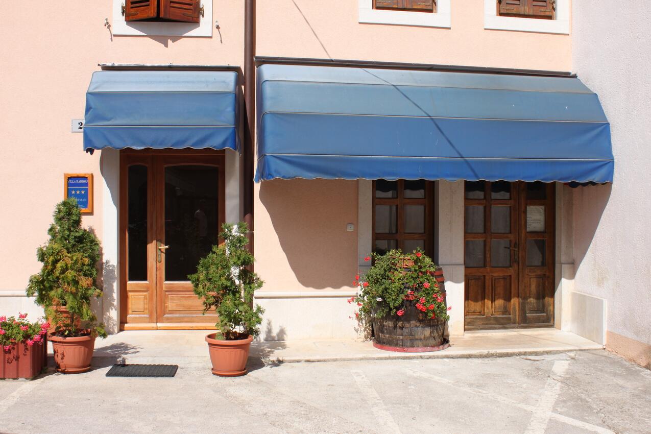 Apartments with terrace Novigrad, Istria