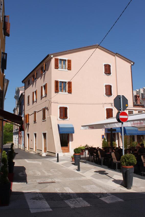 Apartments with terrace Novigrad, Istria