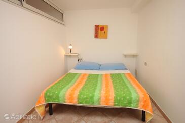 Apartments with swimming pool Umag - 3358