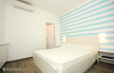 Apartments with parking space Rovinj - 3393