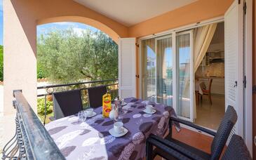 Family-friendly apartments with swimming pool Bašanija, Umag - 3402