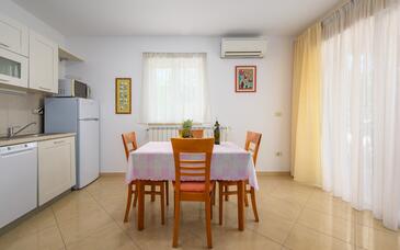 Apartamente cu piscină potrivite pentru familiile cu copii Basanija, Umag - 3402