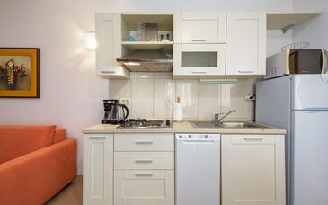 Apartmaji z bazenom za družine z otroci Bašanija, Umag - 3402