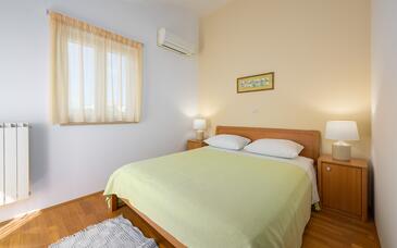 Апартаменти для сім'ї з басейном Башания - Bašanija, Умаг - Umag - 3402