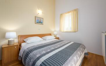 Lejligheder med pool egnet til familier med børn Basanija, Umag - 3402