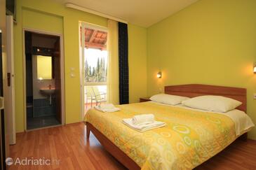 Appartements et chambres avec parking Kastel Luksic, Kastela - 3419