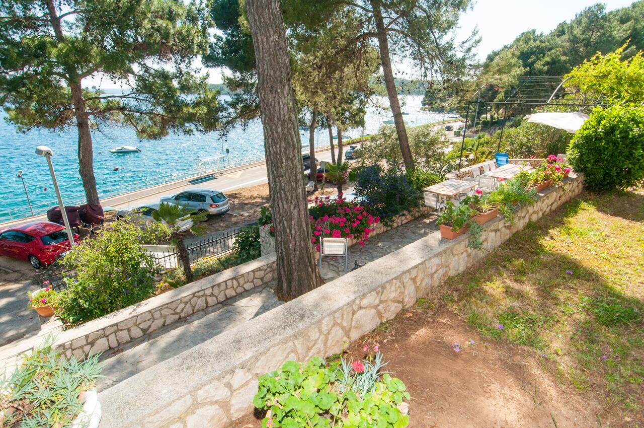 Courtyard - Apartments by the sea Mali Lošinj, Lošinj