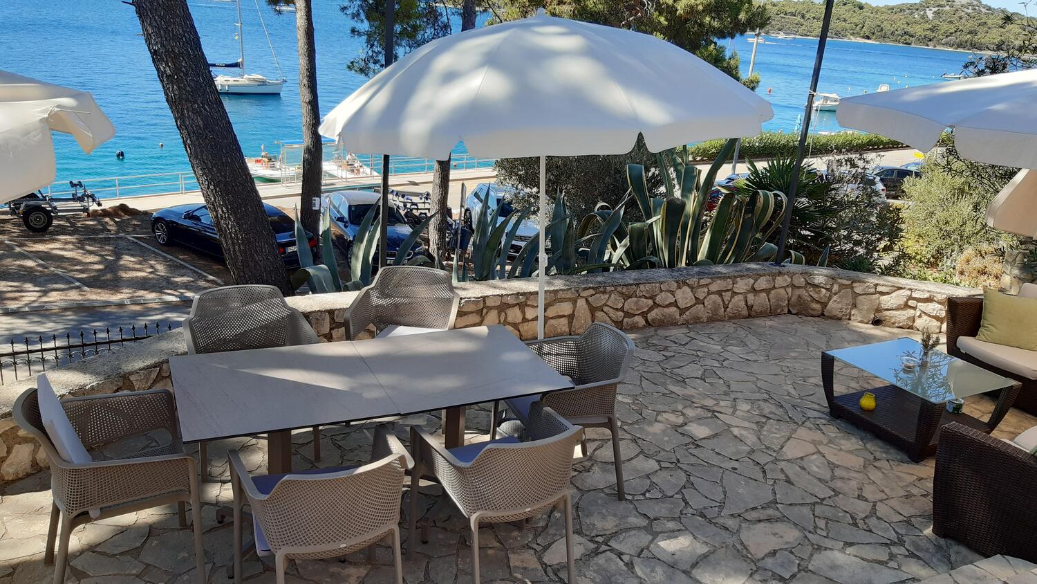 Courtyard - Apartments by the sea Mali Lošinj, Lošinj