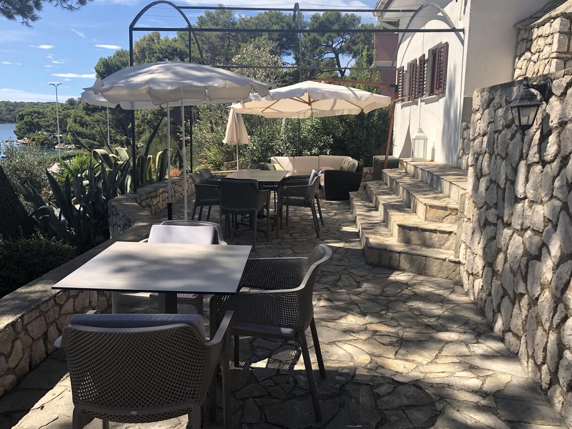 Courtyard - Apartments by the sea Mali Lošinj, Lošinj