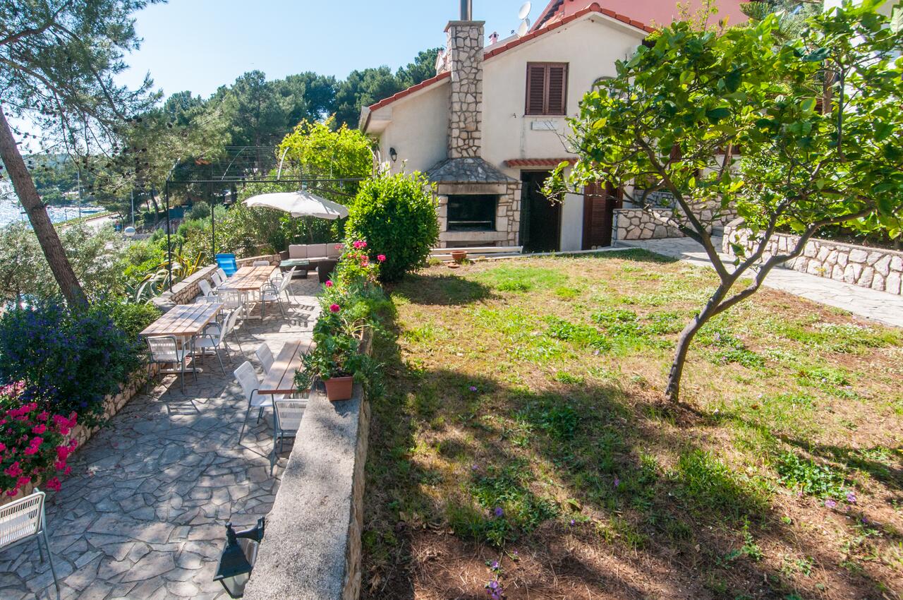 Courtyard - Apartments by the sea Mali Lošinj, Lošinj