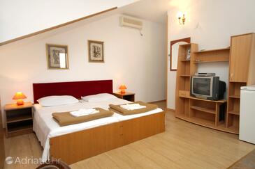 Seaside apartments with a swimming pool Molunat, Dubrovnik - 3544