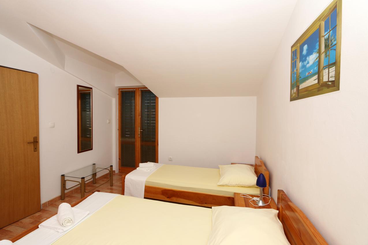 A-3589-c - Private accommodation - Apartments by the sea Sućuraj, Hvar