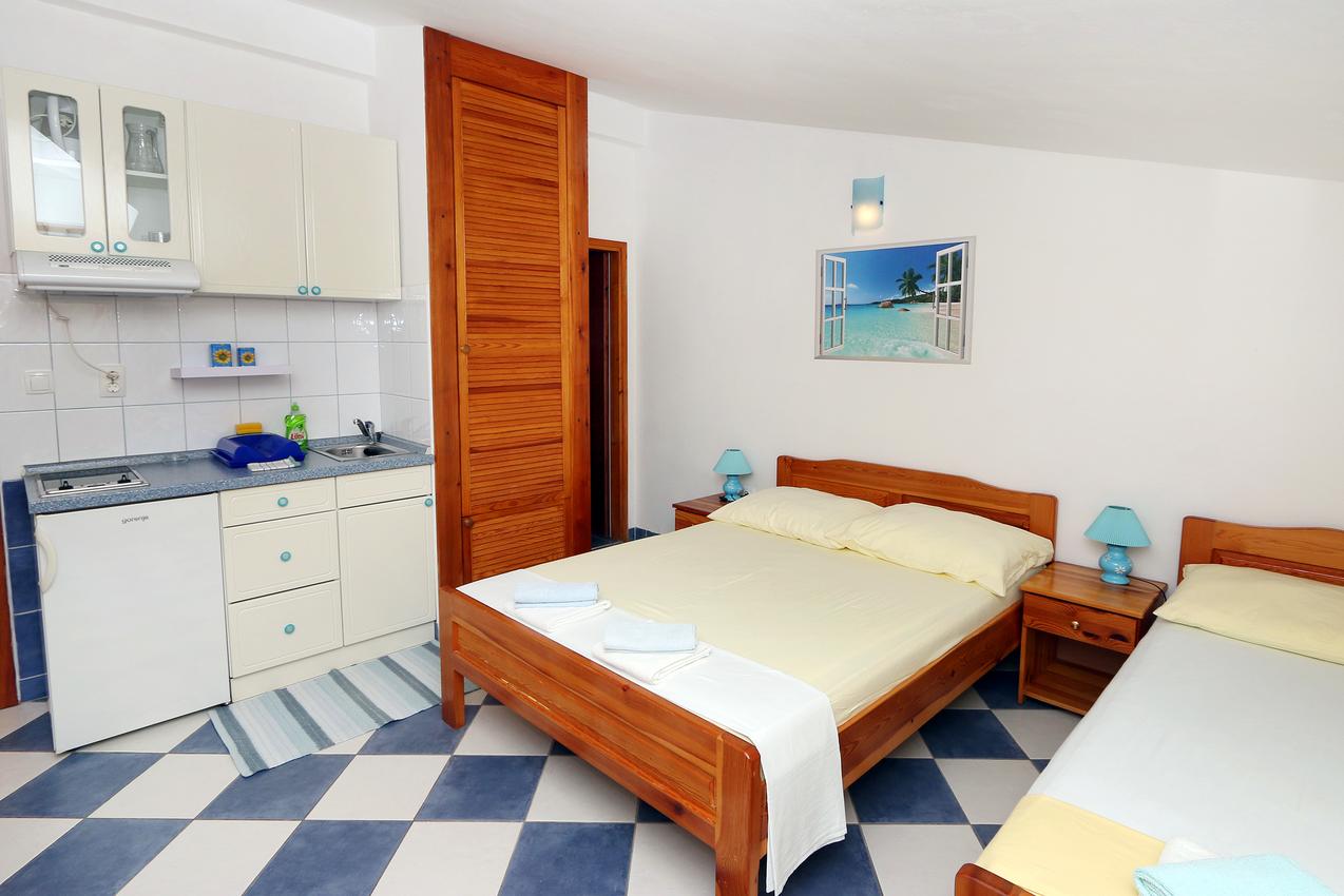 AS-3589-l - Private accommodation - Apartments by the sea Sućuraj, Hvar